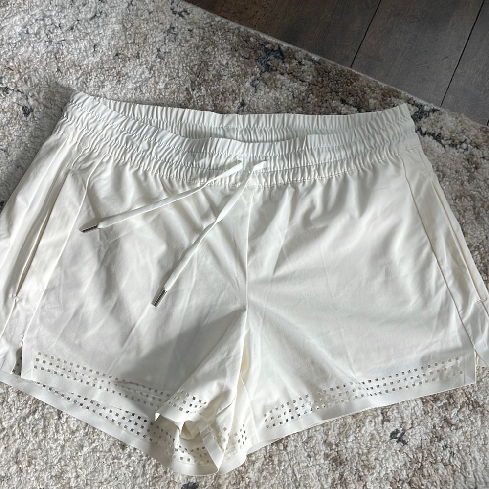 Athleta cream shorts